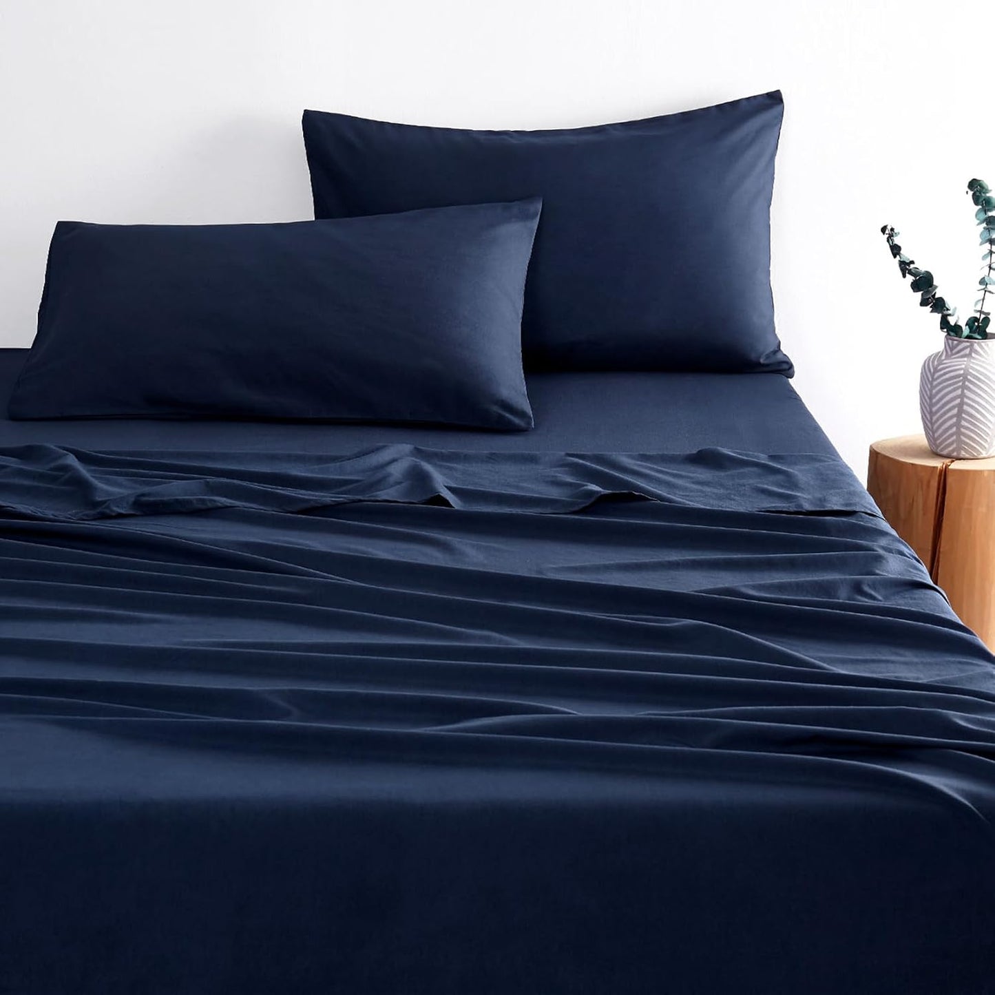 Wake In Cloud - White Sheet Set, 1000TC Ultra Soft Microfiber, Fitted Sheet & Flat Sheet & 2 Pillowcases (4 pcs, Queen Size)
