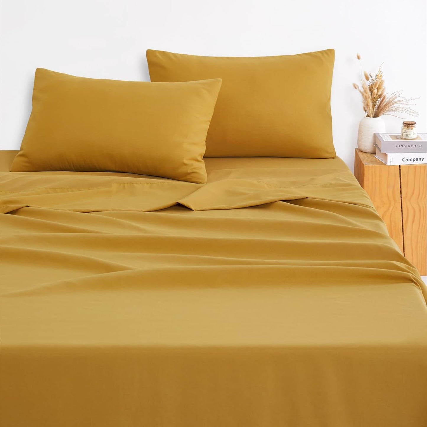 Wake In Cloud - White Sheet Set, 1000TC Ultra Soft Microfiber, Fitted Sheet & Flat Sheet & 2 Pillowcases (4 pcs, Queen Size)
