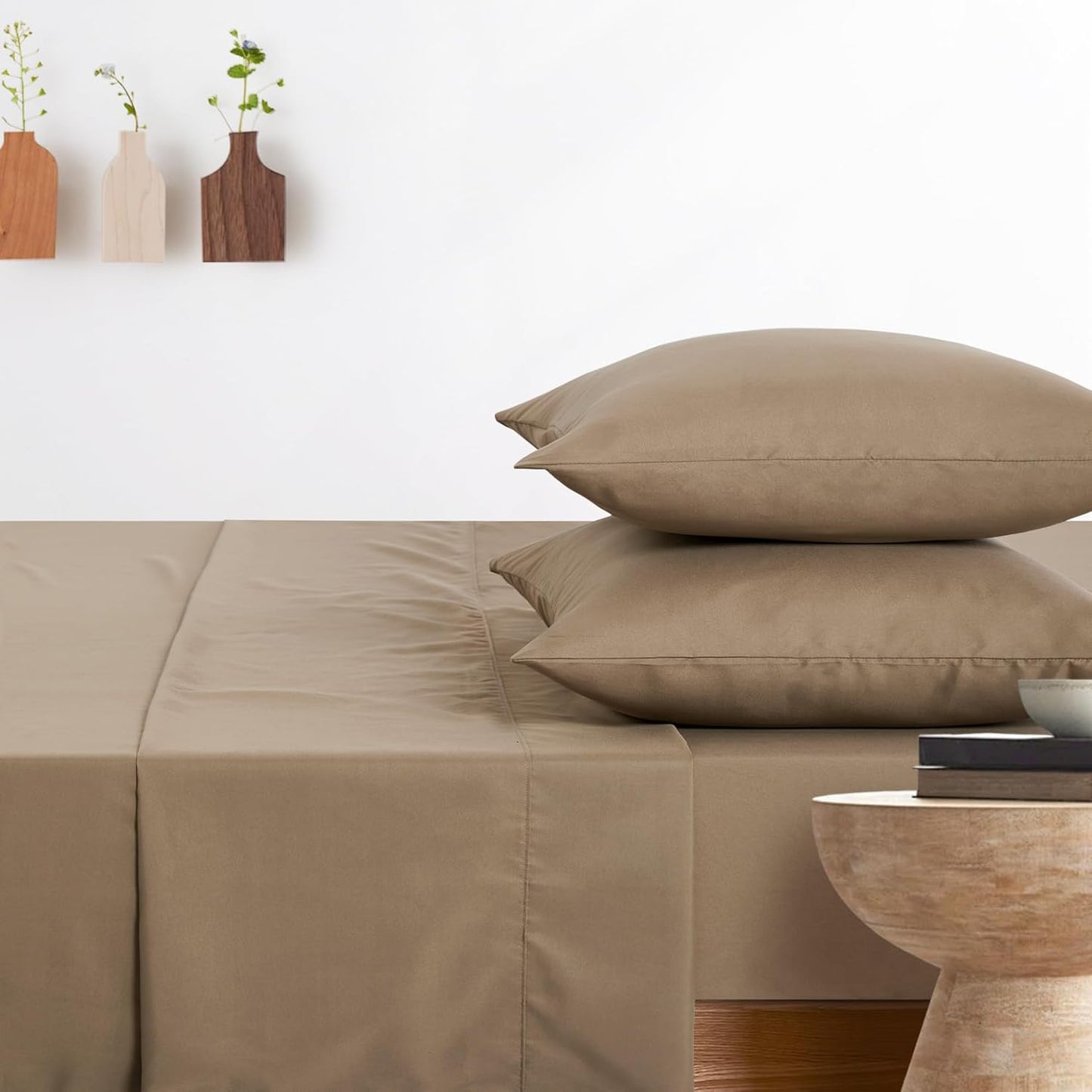 Wake In Cloud - White Sheet Set, 1000TC Ultra Soft Microfiber, Fitted Sheet & Flat Sheet & 2 Pillowcases (4 pcs, Queen Size)
